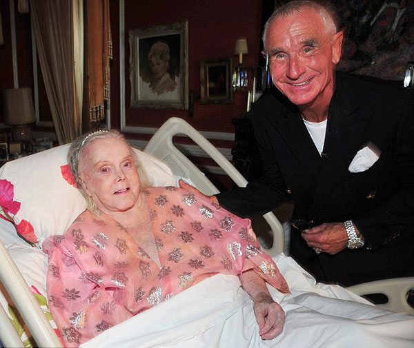 Zsa Zsa b&ecirc;n người chồng thứ 9 năm 2011.