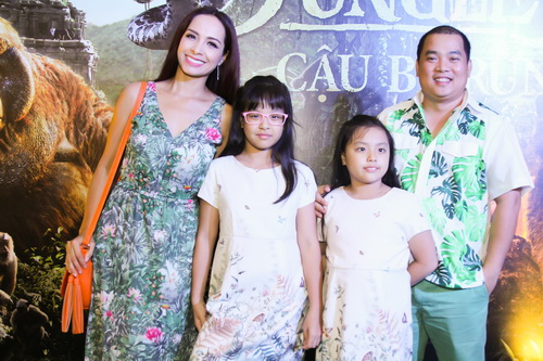 
Hai con gái của cặp vợ chồng Thúy Hạnh - Minh Khang ngày càng xinh xắn.
