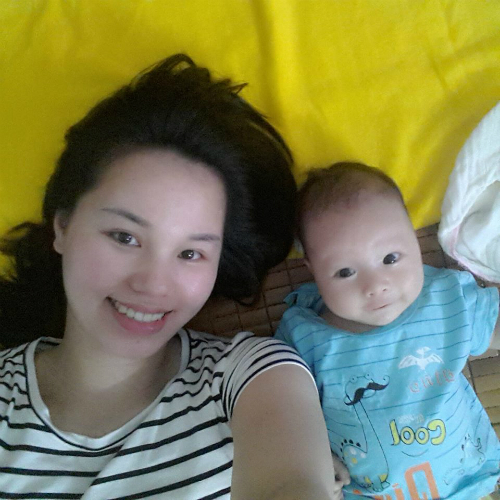 
Chị Nh&agrave;n v&agrave; con trai. Ảnh:&nbsp;NVCC.
