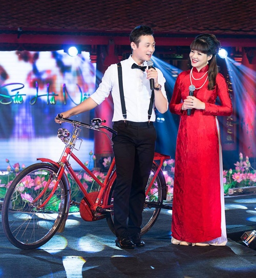 
MC Anh Tuấn và Diễm Quỳnh trong một chương trình của VTV.
