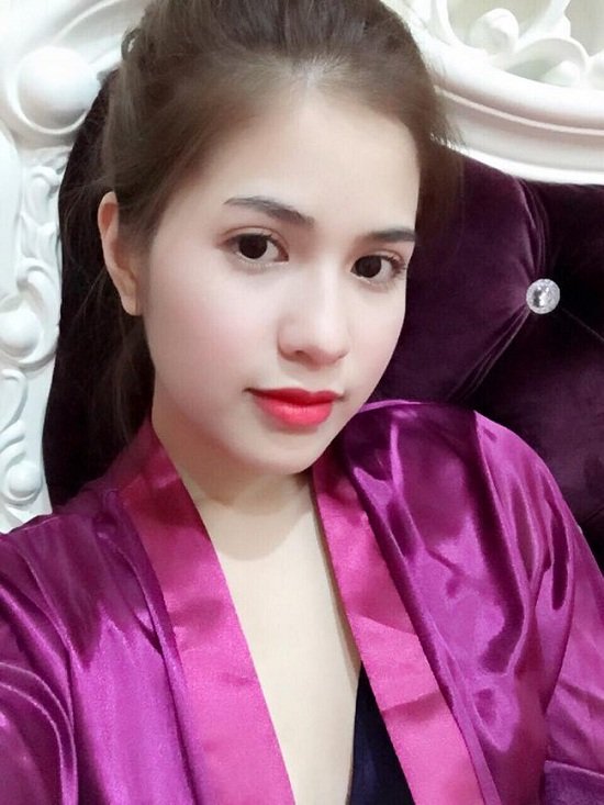 
Ngoài gương mặt xinh đẹp, Trần Hương cũng sở hữu làn da trắng hồng mịn màng và gương mặt Vline thon gọn
