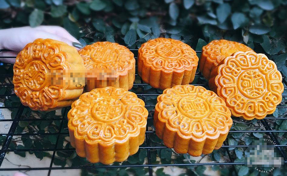 
Loại bánh Trung thu handmade nhìn chẳng khác nào các dòng bánh cao cấp
