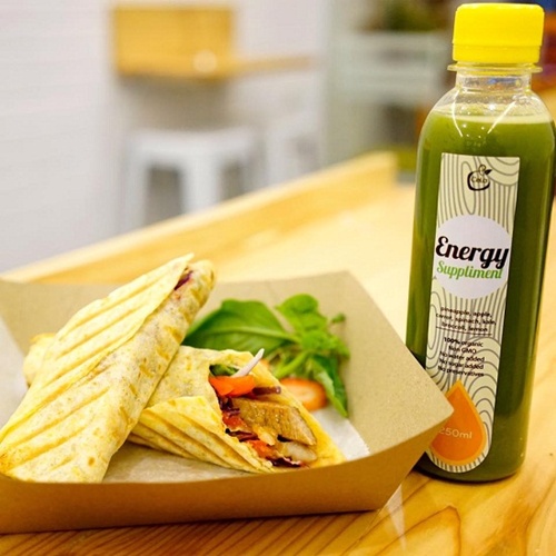 Vỏ bánh wrap được làm từ bột ngô cán mỏng, khi ăn có cảm giác dai dai khá thú vị. Ảnh: foodclick.vn