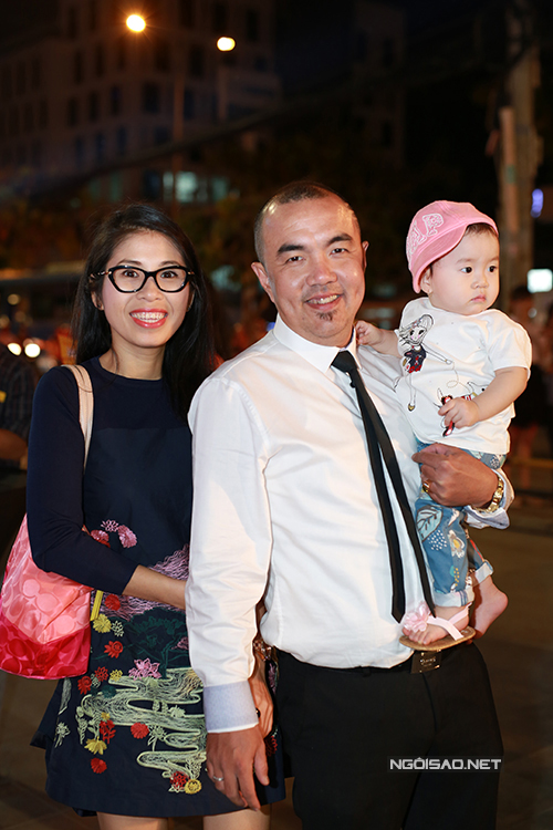Diễn viên, đạo diễn Quốc Thuận đưa vợ và con gái trắng trẻo, xinh xắn đi sự kiện.