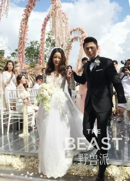 
Cặp đôi tổ chức đám cưới lần hai vào tối 2/8. Ảnh: Beast.
