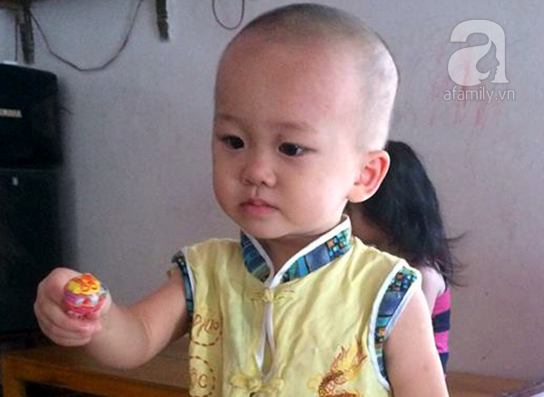 
Cháu Nguyễn Văn Khang đêm qua ngủ hốt hoảng, sợ hãi sau vụ bắt cóc.
