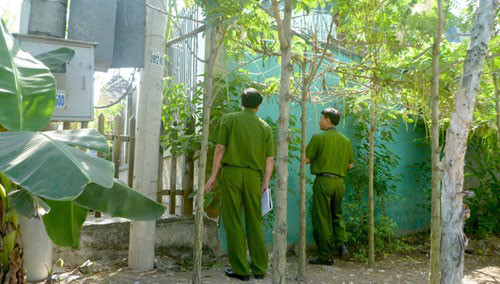 Khám nghiệm hiện trường.