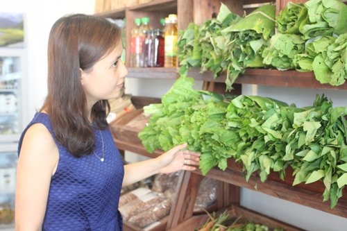 Cửa hàng thực phẩm hữu cơ mới được khai trương của Thùy Linh