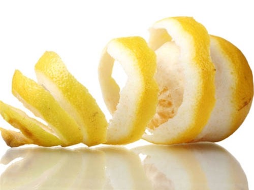 Vỏ trái cây cũng chứa một hàm lượng vitamin không hề ít.