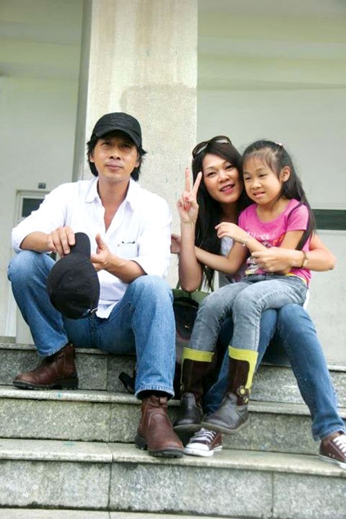 Gia đình hạnh phúc của Đinh Y Nhung và Lưu Huỳnh.