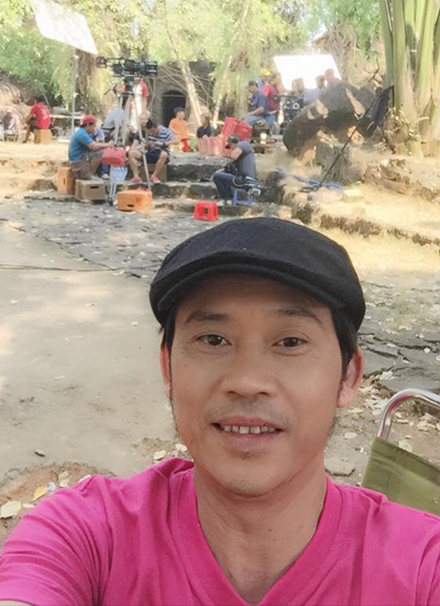 Sáng 22/2, Hoài Linh đăng bức ảnh selfie trên trang cá nhân với dòng status: Sau Tết sức khỏe dồi dào, năng lựơng tràn trề....