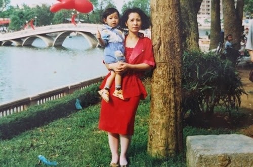 
Có vẻ như Chi Pu thừa hưởng mọi nét đẹp của mẹ, hình ảnh của cô bây giờ như bản sao của mẹ 20 năm trước.
