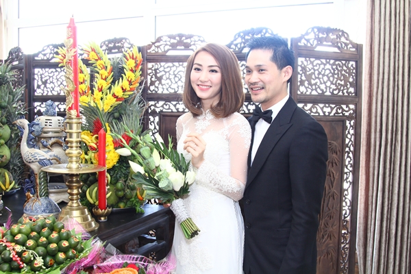 Sau khi kết hôn, Ngân Khánh tạm gác sự nghiệp để đi du học ở Singapore.