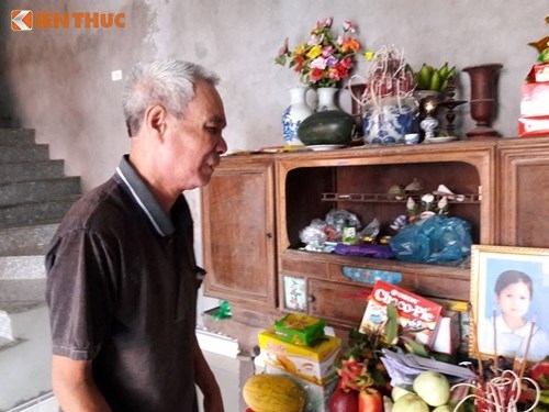  Ông Phạm Văn Chiến (ông nội em Ngát) đau xót sau vụ việc kinh hoàng xảy ra với gia đình.
