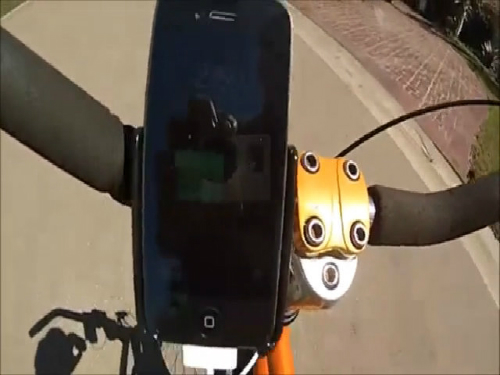
Sạc điện thoại với một chiếc xe đạp
