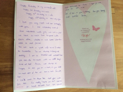 
Tấm thiệp sinh nhật anh Simon viết rất dài tặng chị. Ảnh: NVCC.
