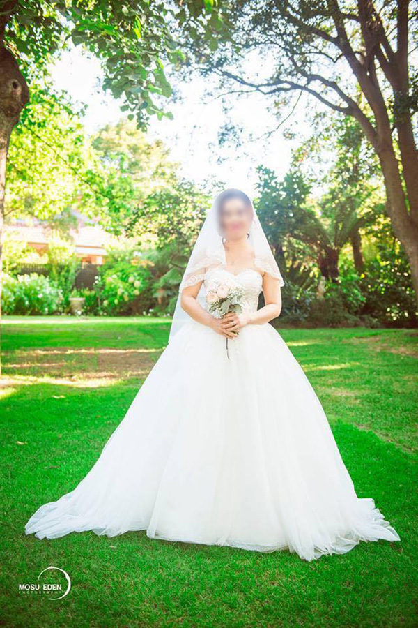 Chiếc váy cưới chị A.N. chọn thay thế cho ngày cưới của mình được đánh giá là đẹp và phù hợp hơn hẳn chiếc váy đặt may.
