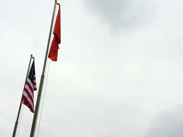 Quốc kỳ Việt Nam và Mỹ tại Phủ Chủ tịch. Ảnh: Việt Anh.