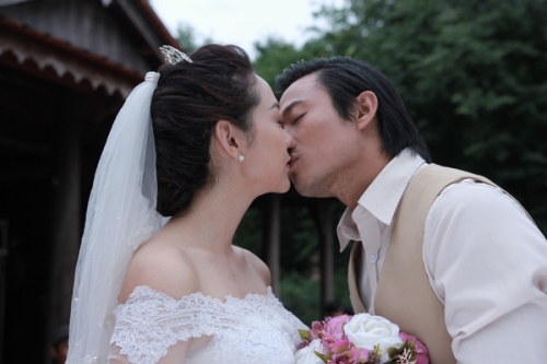 
Phim đếm nổi số cảnh Minh Hằng và Quý Bình khóa môi trên phim.
