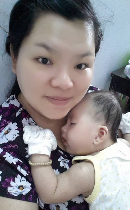 
Tháng 3 năm nay, Tuyền Mập sinh con gái đầu lòng nặng 3,5 kg. Tổ ấm của cô tràn ngập tiếng cười từ khi có thêm thành viên mới.
