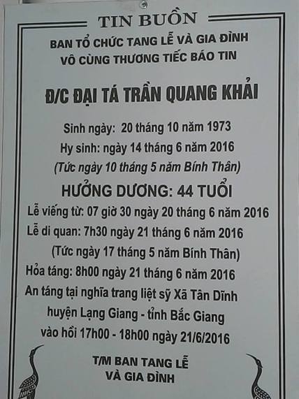 Cáo phó dán trước cổng nhà riêng đại tá Khải