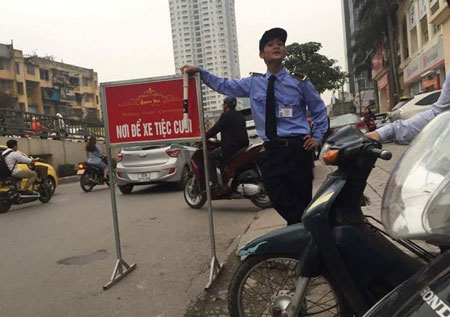 Nhà hàng Queen Bee là nơi chuyên tổ chức tiệc cưới.