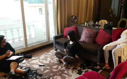 
Hy Đệ khoe trên trang cá nhân Weibo ảnh cô trả lời phỏng vấn trong khách sạn.
