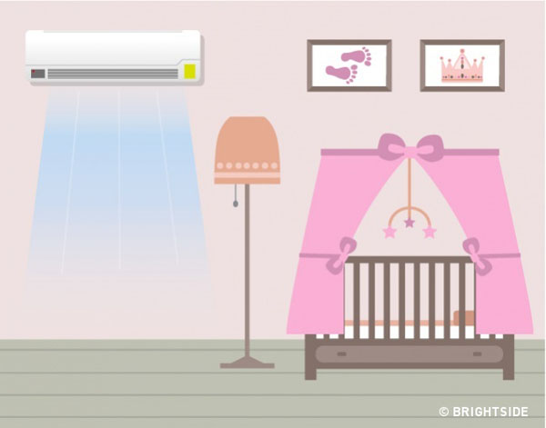 
Giường, cũi của bé đặt chếch hướng điều hòa để tránh các luồng không khí lạnh.
