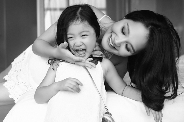 
Hương Giang rất hạnh phúc vì con gái thông minh, ngoan ngoãn và tình cảm với mẹ.
