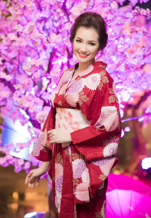 Tham gia sự kiện tối qua còn có Trúc Diễm. Hoa hậu Thời trang 2007 rạng ngời khoe sắc với trang phục truyền thống của Nhật Bản.