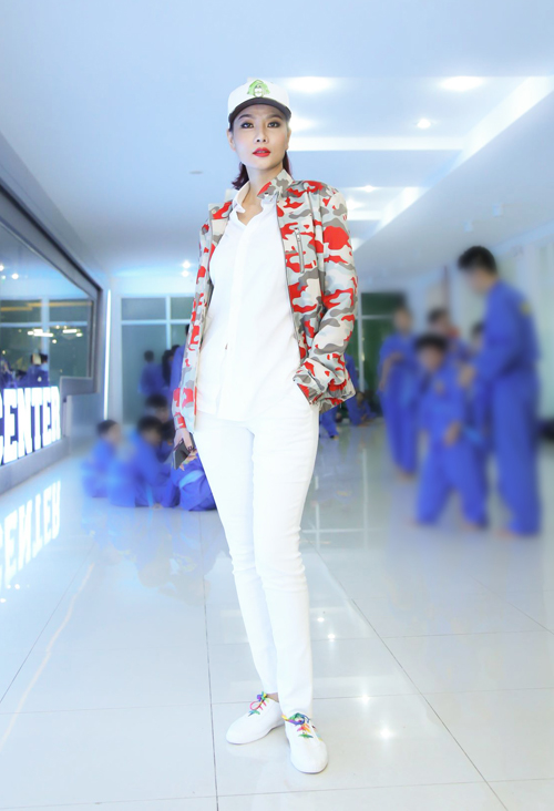 
Dương Yến Ngọc cũng chọn cho mình bộ trang phục theo phong cách unisex để góp mặt tại chương trình.
