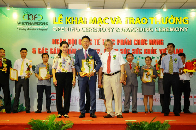 Lễ trao giải &ldquo;Sản phẩm V&agrave;ng v&igrave; sức khỏe cộng đồng 2016&rdquo;