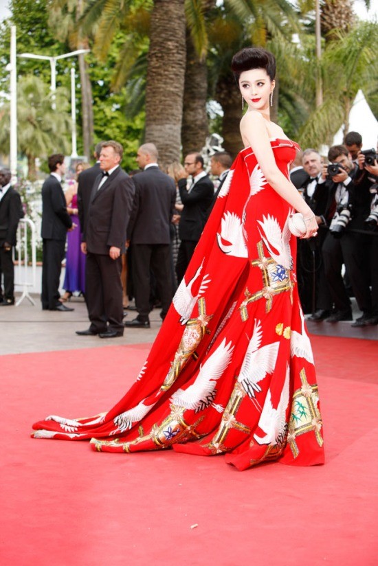 
Phạm Băng Băng trên thảm đỏ LHP Cannes. Ảnh: QQ.
