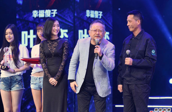 Tại lễ trao giải, Vương Cương khiến các đồng nghiệp trẻ và khán giả thích thú vì lối trò chuyện dí dỏm, hài hước.