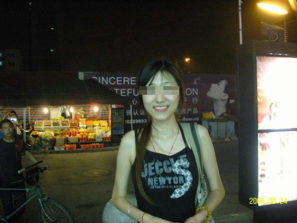 
Cô Yu, 29 tuổi, trước khi phẫu thuật thẩm mỹ là một du học sinh, có bằng thạc sỹ.
