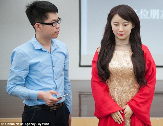 
Jia Jia trong lần xuất hiện v&agrave;o th&aacute;ng Tư.
