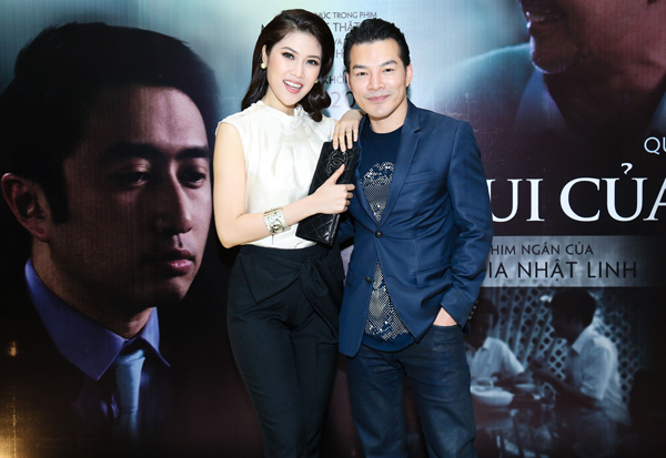 
Cô thân mật chụp ảnh cùng diễn viên Trần Bảo Sơn.
