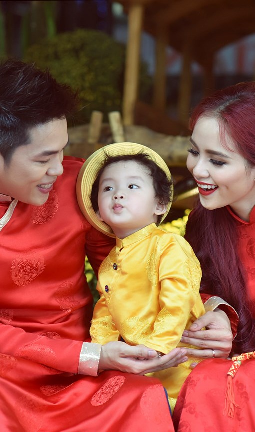 Tuy chỉ mới một tuổi nhưng con trai Diễm Hương được đánh giá là rất có năng khiếu trước ống kính.
