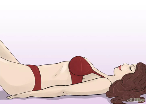 
Nằm tư thế ngửa để giảm bớt lưu lượng máu trong khi đang giao hợp trong những ngày đèn đỏ (Ảnh minh họa)
