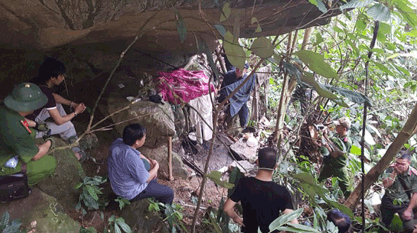
Khu vực hang đ&aacute; nơi Tẩn L&aacute;o Lở lẩn trốn
