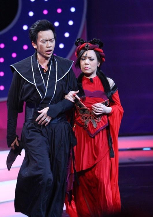 
Hoài Linh và Việt Hương đẹp đôi mỗi khi xuất hiện trước khán giả.
