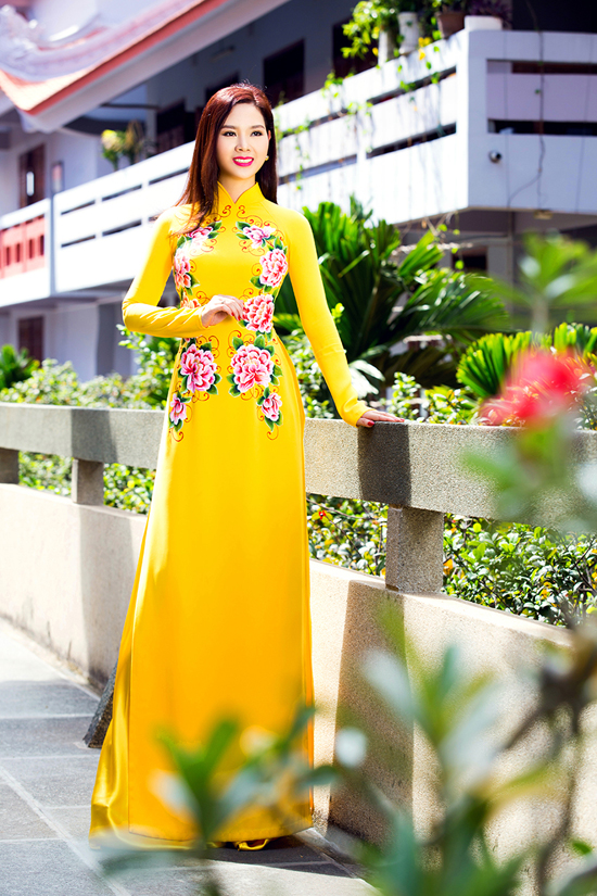 Dù đã là bà mẹ hai con nhưng Hoa hậu Việt Nam 2002 vẫn giữ được vóc dáng thon thả.