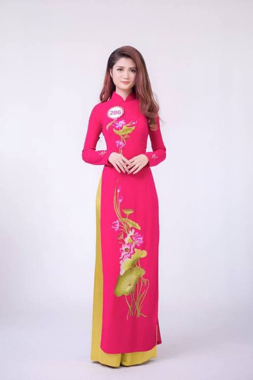 
Trần Huyền Trang sở hữu nét xinh xắn, nhẹ nhàng như các hot girl.
