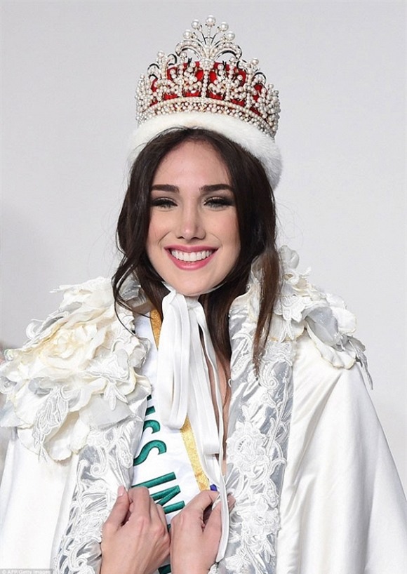 
Vị trí thứ 2 tạm thuộc về đương kim Hoa hậu Quốc tế 2015 người Venezuela - Edymar Martinez.
