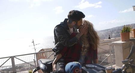 Gigi Hadid và Zayn Malik khóa môi ngọt ngào