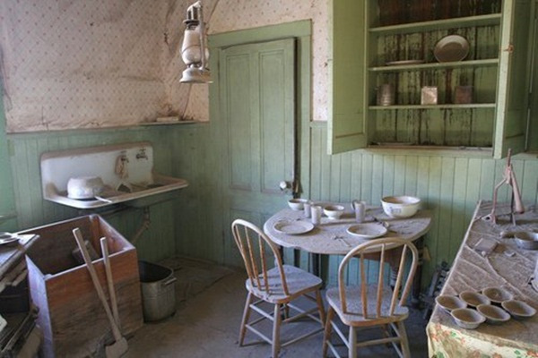 
Gian bếp trong một căn hộ bỏ hoang tại thị trấn Bodie.
