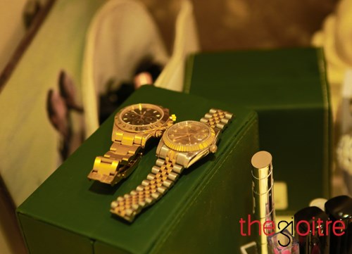 
Bên cạnh những chiếc túi đắt tiền, người phụ nữ chịu chơi của xứ Thanh còn sẵn sàng mua cho mình những phụ kiện đắt tiền như: Đồng hồ Rolex trị giá hơn 800 triệu đồng, đồng hồ Hublot khoảng 300 triệu...
