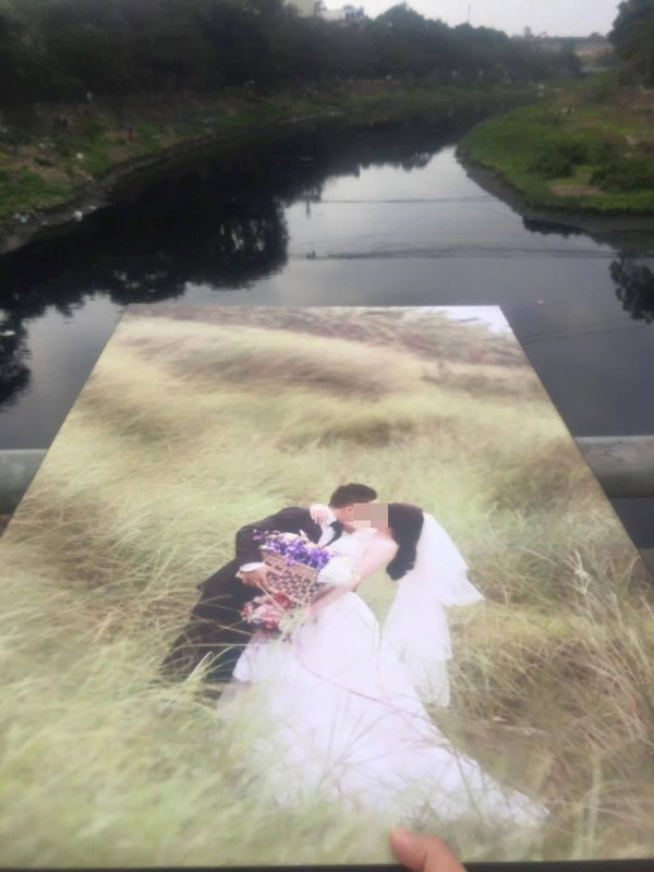 Bức ảnh cưới long lanh lãng mạn như phim Hàn Quốc ngay sau giây phút này sẽ chìm nghỉm dưới đáy sông. Có tàn nhẫn quá không nhỉ?