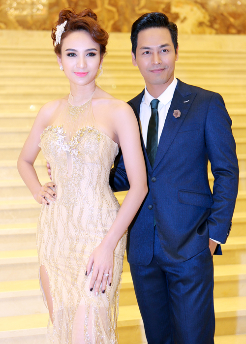 
Hoa hậu Ngọc Diễm lộng lẫy dẫn chương trình cùng MC Phan Anh.
