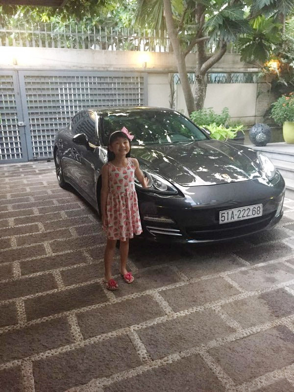 
Trần Bảo Sơn tặng con gái xe hơi hơn 5 tỷ đồng nhân dịp sinh nhật.
